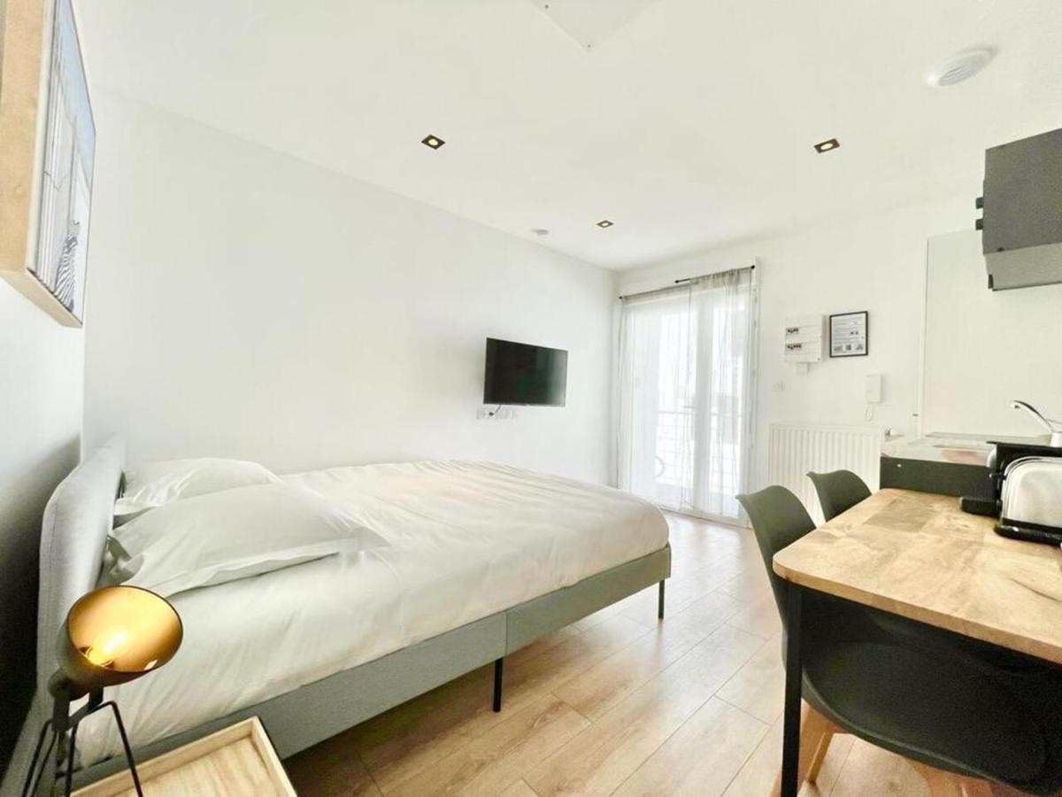 Residence Duguay - Centre Ville - Porte B - Appartements Tout Confort - Neuf - Nouveau 洛里昂 外观 照片