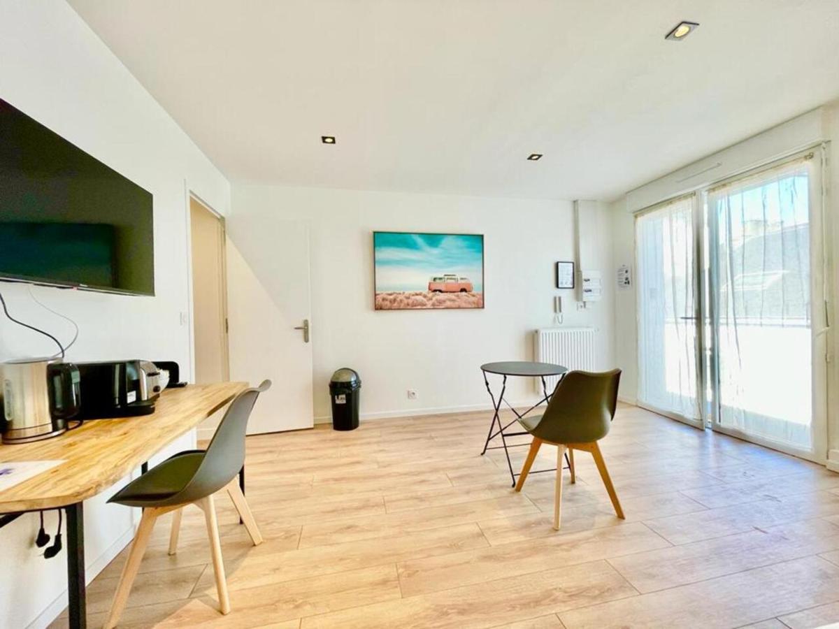 Residence Duguay - Centre Ville - Porte B - Appartements Tout Confort - Neuf - Nouveau 洛里昂 外观 照片